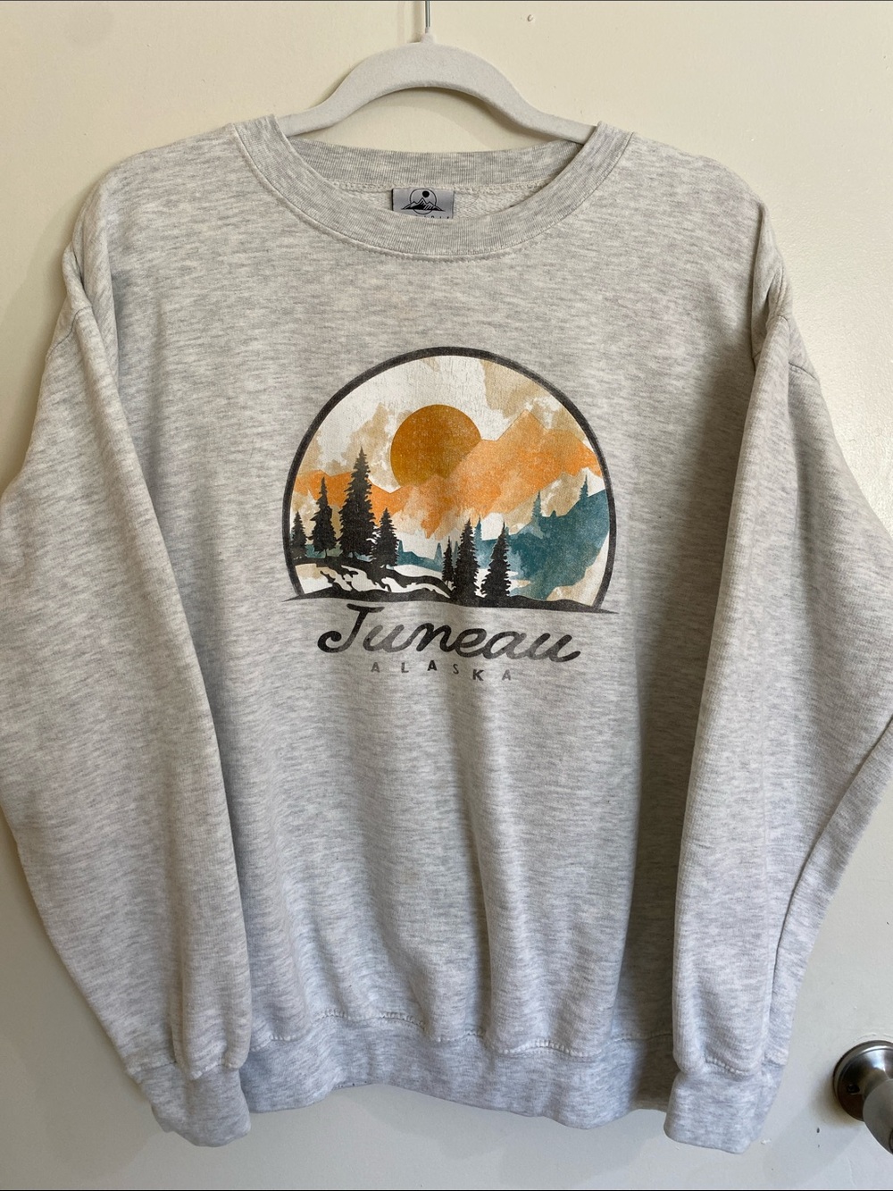 Juneau Alaska Mountain Sunset Graphic Crewneck Sweatshirt - Heather Gray